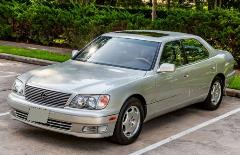 Silver Lexus 400